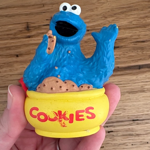 Tonies Sesame Street Elmo and Cookie Monster Figures - Picture 4 of 4